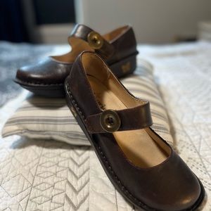 Alegria Paloma Mary Jane